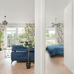 Bloom & Rest With Balcony & Parking By Renters Appartamento *