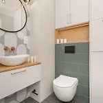 Bloom & Rest With Balcony & Parking By Renters Appartamento *