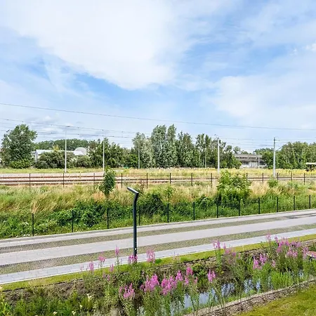 Latarnikow Estate With Balcony & Parking By Renters Apartamento