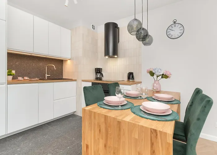 Bloom & Rest With Balcony & Parking By Renters Apartament