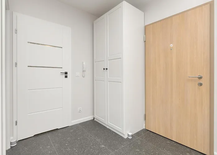 Bloom & Rest With Balcony & Parking By Renters Apartament *