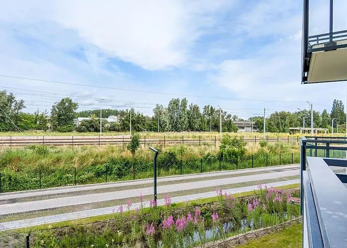 Bloom & Rest With Balcony & Parking By Renters Apartament