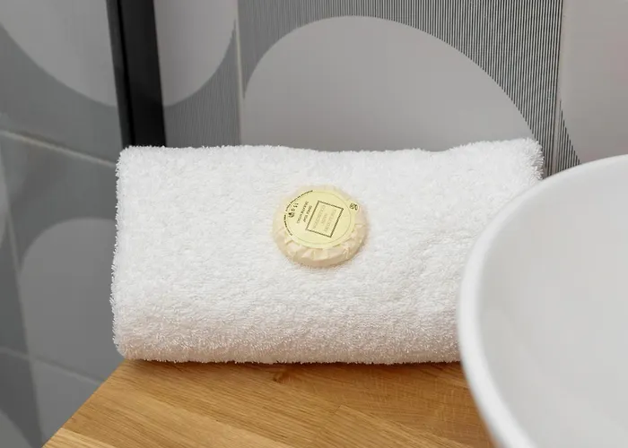 Bloom & Rest With Balcony & Parking By Renters Apartament *