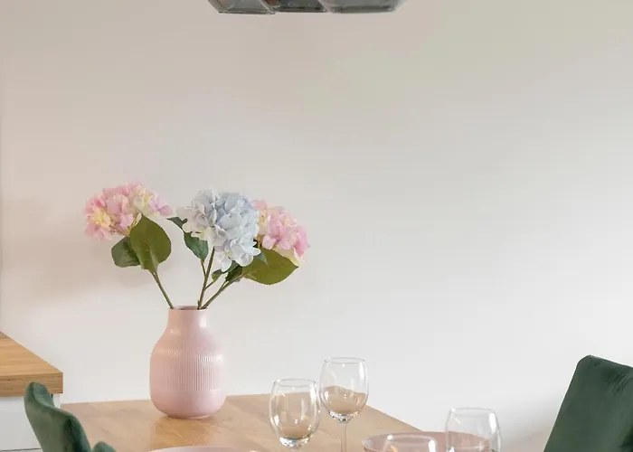 Bloom & Rest With Balcony & Parking By Renters Apartament