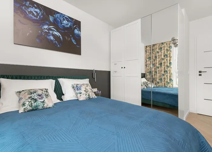 Bloom & Rest With Balcony & Parking By Renters Apartament